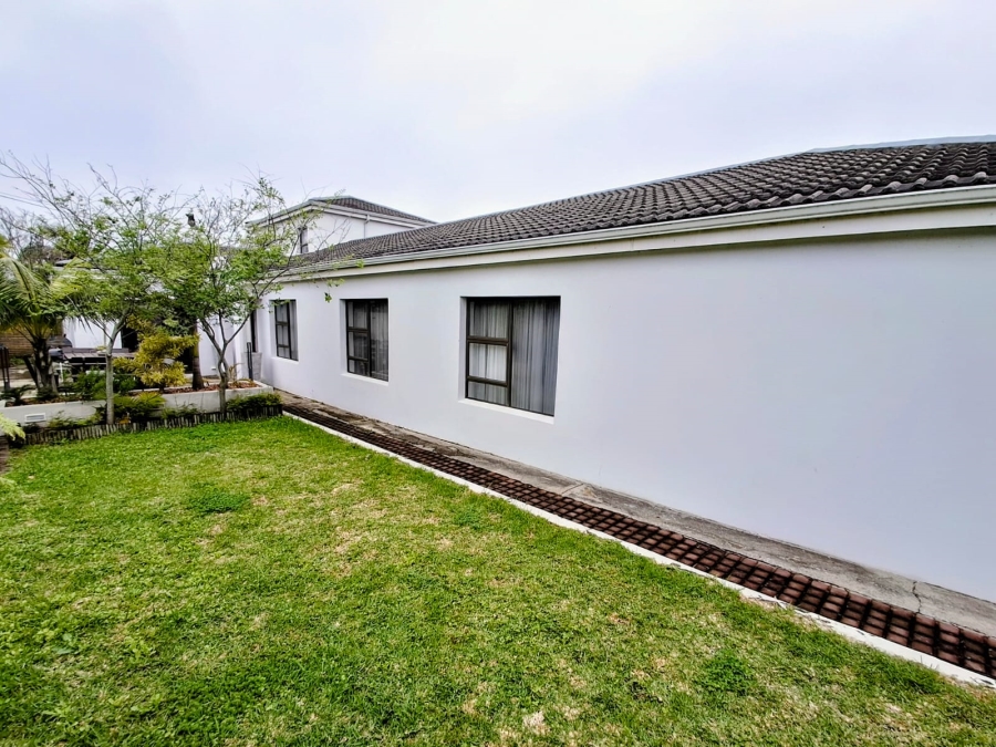 3 Bedroom Property for Sale in Sunrise On Sea Eastern Cape